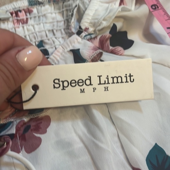 𝅺speed Limit Floral Crop Top - Picture 10 of 11